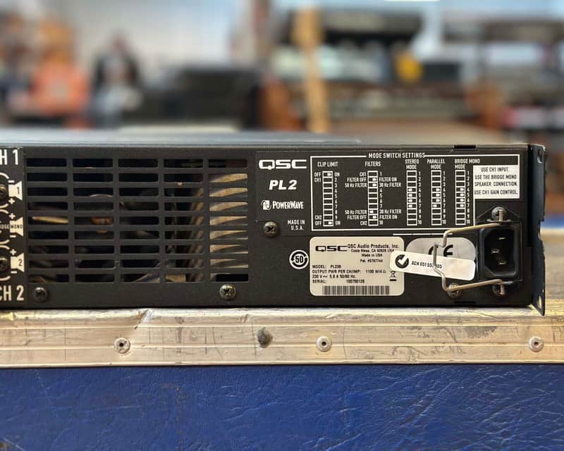 QSC PL236 PowerLight 2 3600 Watt Dual Channel Professional
