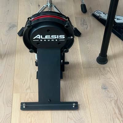 Very Clean Alesis Crimson II SE, Complete with DW Throne & Pedal ! image 3
