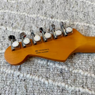 Fender American Ultra Stratocaster 2019 - Arctic White Pearl image 13