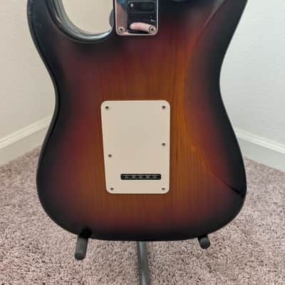 Fender Highway One Stratocaster with Maple Fretboard 2006 - 2011 - 3-Color Sunburst image 5