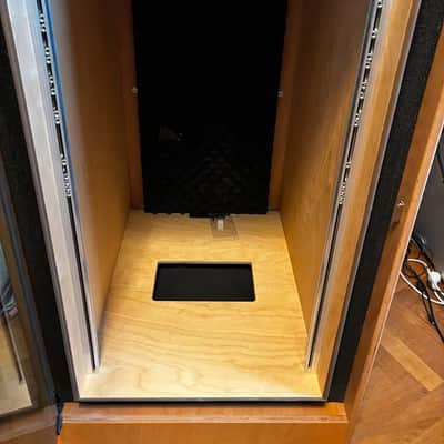 Schallgedämmtes 19” Studio-Rack 20HE mit Glastür, auf Rollen image 4