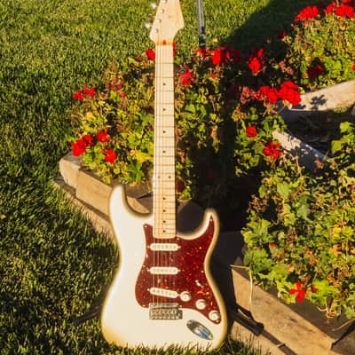 2017 Fender Classic Player '50s Stratocaster, Shoreline Gold W/ TORTOISE PICKGUARD! image 10