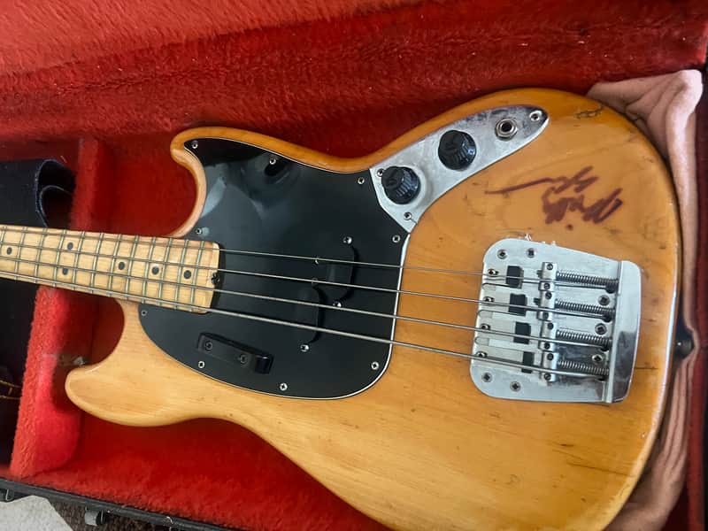 Fender Mustang Bass with Maple Fretboard