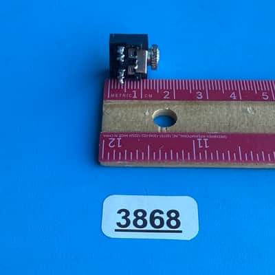 Fender Rumble 15 (PR2490) Bass Guitar Amplifier Part: 1/8" TRS Aux Input Socket image 6