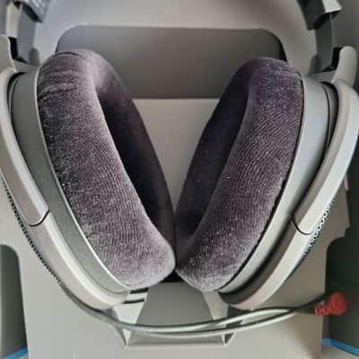 Sennheiser HD 600 Professional Headphones NEW!! (Open box) image 6