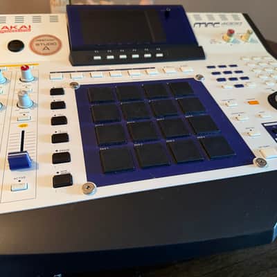Akai MPC4000 Studio Version – 256MB RAM / 500GB SSD / 8-Outs / Loaded image 2