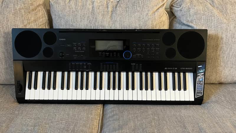Casio WK-6000 76-Key Portable Workstation Keyboard (with cracked corner) image 1