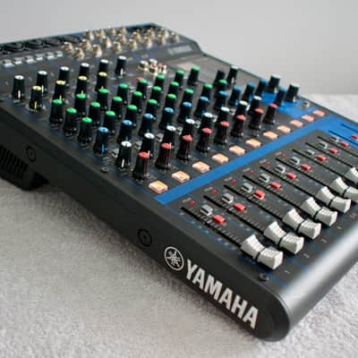 Yamaha MG12XU 12-Channel Analog Mixer 2016 - Present - Black image 6