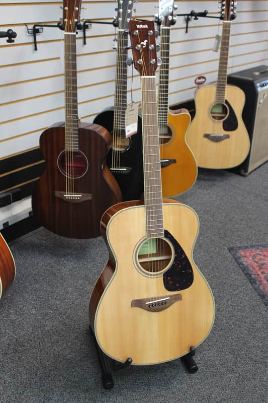 Yamaha FS820 Solid Spruce Top Concert Acoustic Guitar 2010s - Natural image 1