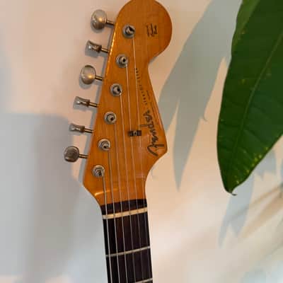 Fender American Vintage '62 Stratocaster 1985 - 1989 3-Color Sunburst image 4