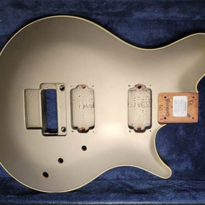 Warmoth Velocity Body, USA Custom, Silver, Binding image 1