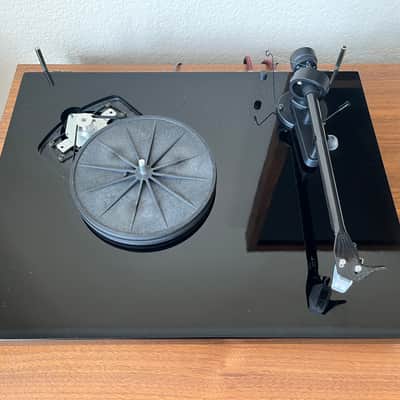 Pro-Ject Debut Carbon Turntable Sumiko Pearl Cartridge + Herbie's Mat Excellent image 3