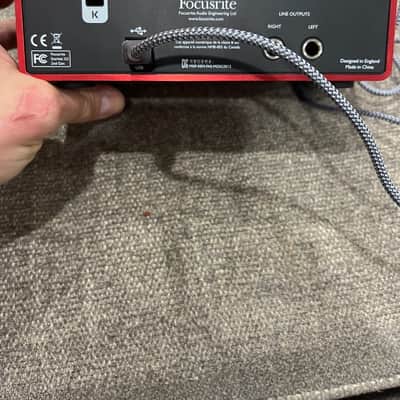 Focusrite Scarlett 2i2 2nd Gen USB Audio Interface 2016 - 2018 - Red / Black image 3