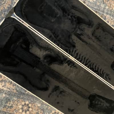 Fender Vintage Molded Hardshell Case for Strat or Tele 70s-80s - Black image 7