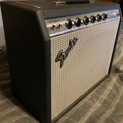 free shipping-Fender Princeton Reverb 15-Watt 1x10" Guitar Combo 1977 - 1980 - Silverface image 2