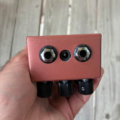 Walrus Audio Monument Harmonic Tap Tremolo V2 2018 - Present - Coral / Black electric guitar pedal image 10