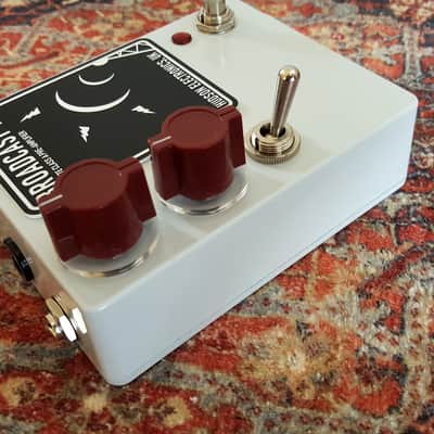 Hudson Electronics Broadcast-AP Ariel Posen Signature 2019 - Present - White image 4