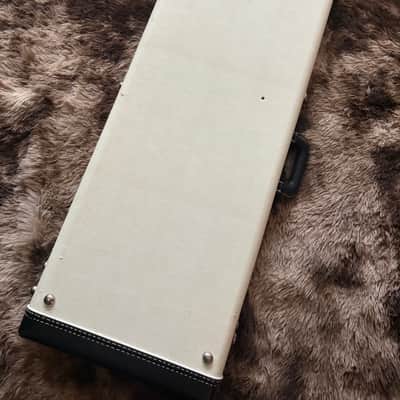 Fender Limited Edition G&G Legacy Series Strat / Tele USA Hard Case - Snake Skin White image 10