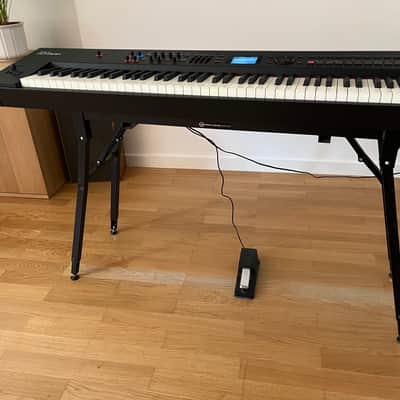 Roland RD-800 88-Key Digital Stage Piano - mit K&M Ständer image 6