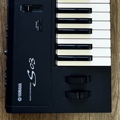 YAMAHA S03 SYNTHESIZER 61 NOTE (USED)