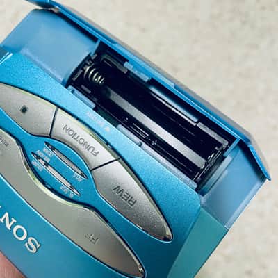 Sony WM-EX570 Walkman Cassette Player, Rare EX Blue ! Light On ! image 7