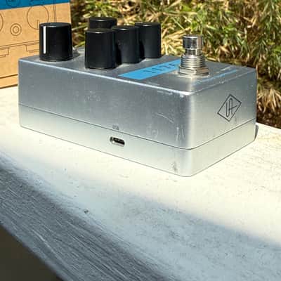 Universal Audio 1176 Studio Compressor 2023 - Present - Silver / Blue image 3