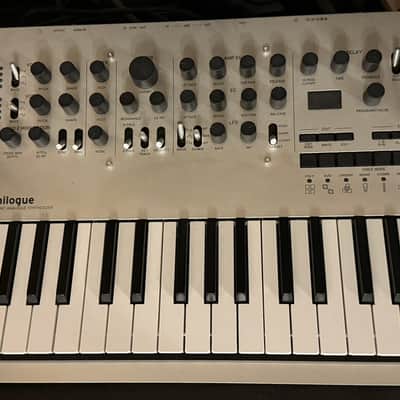 Korg Minilogue 4-Voice Polyphonic Analog Synthesizer 2016 - Present - Silver image 1