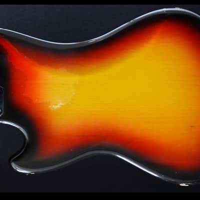 Fender V 1970 - 3 Tone Sunbursst image 4