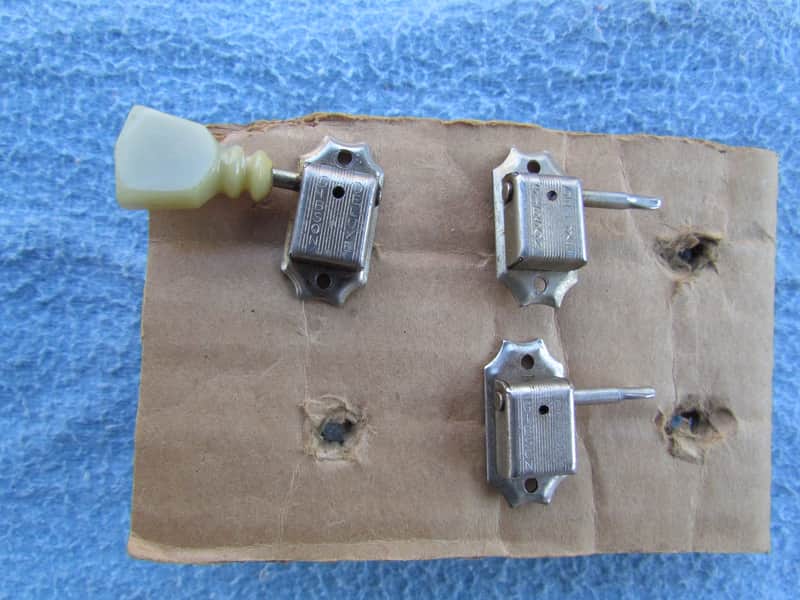 3 Vintage Gibson Deluxe Tuning Machines Made By Kluson 1 Treble Side 2 Bass Side Kluson Made Gibson Deluxe Tuners NEEDS BUTTONS! Vintage Kluson Tuners image 1