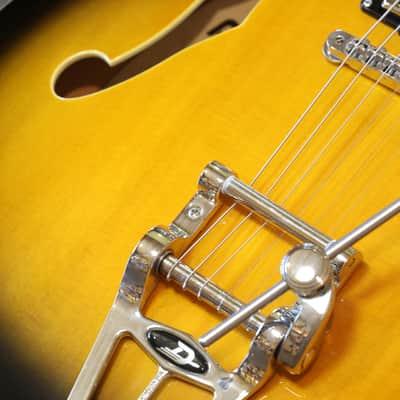 MINTY! 2014 Duesenberg Carl Carlton Signature Semi-Hollow Electric Guitar 2-Tone Sunburst + OHSC image 7