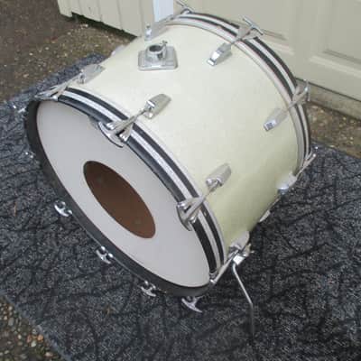 Ludwig Vintage Super Classic 22 X 14 Bass Drum, Silver Sparkle, 1960s Classic image 5