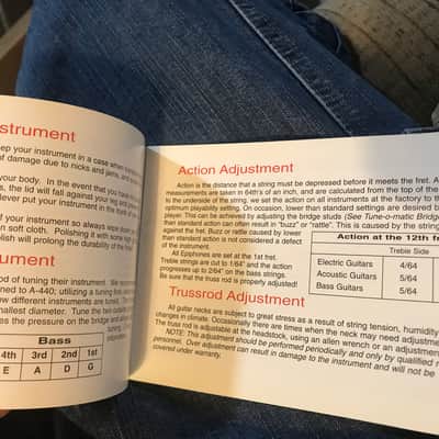 Epiphone  Guitar Manual in Color 2003 image 3