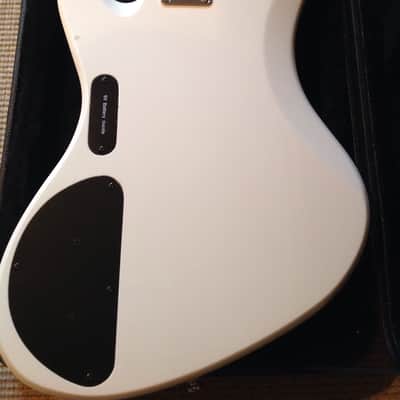 DeArmond by Guild Pilot Pro V 5-string Bass 2007 Polar White image 4