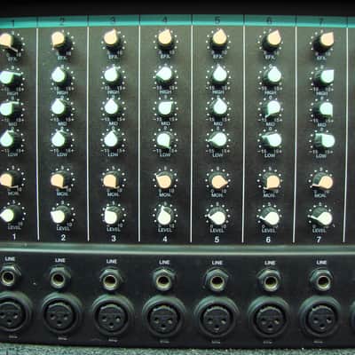 Peavey XRD-680 Eight Channel Powered Mixer image 2