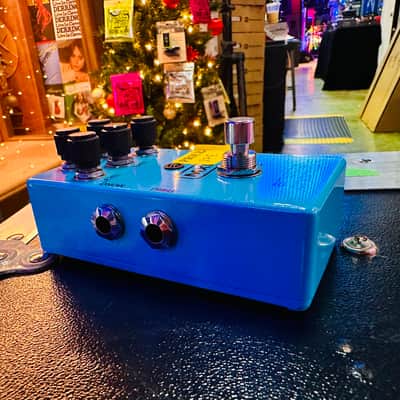 MXR Analog Chorus pedal Blue image 2