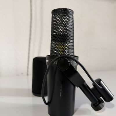 Shure SM7dB Cardioid Dynamic Microphone with Built-In Preamp 2023 - Present - Black image 4
