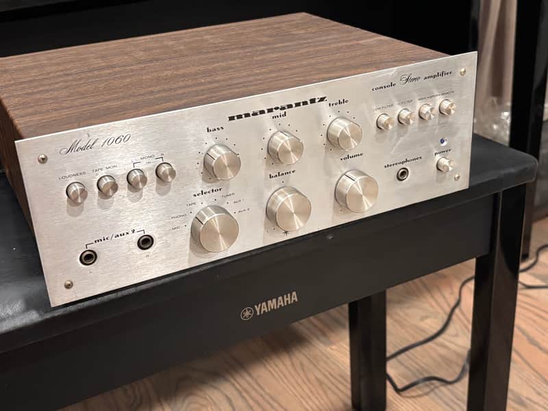 Marantz Model 1060 30-Watt Stereo Solid-State Integrated Amplifier 1971 - 1976 - Silver with Wood Case