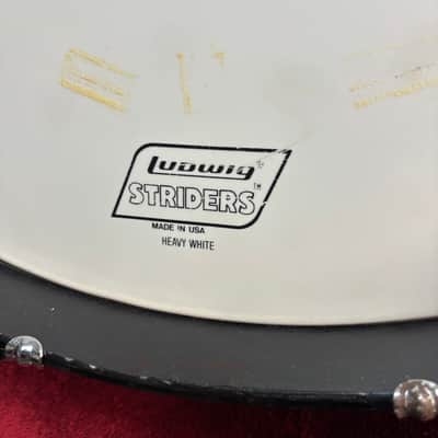 Ludwig Classic Maple 26” Marching Bass Drum 26” x 14” - White image 3