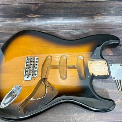 1989-90 Fender Japan ST57-70 Stratocaster Body 2TS Alder w/Bridge Made in Japan