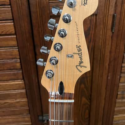MINT Fender Stratocaster w/Walnut Fretboard w/soft case image 4
