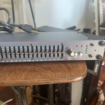 DOD 431 Series II 31 band graphic equalizer with rack mount bolts/washers image 4