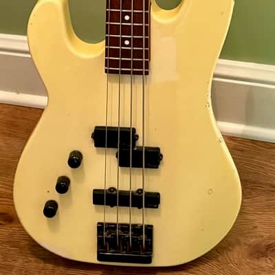 Charvel Vintage 80's Charvel / Jackson 2B Lefty 4 String Bass Guitar Made in Japan MIJ Left Handed W/ Case  - White image 1
