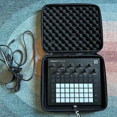 Novation Circuit Tracks Groovebox with Case image 4