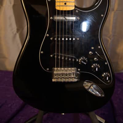 Squier Classic Vibe '70s Stratocaster with Laurel Fretboard 2019 - Present - Black image 6