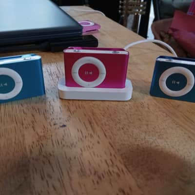Apple Shuffle 2nd Generation 1999 - Blue and Pink image 2