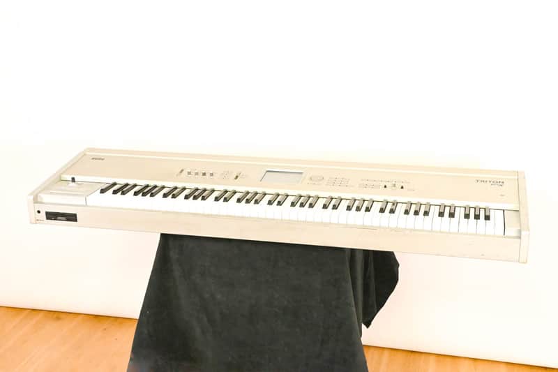 Korg Triton Pro X 88-Key 62-Voice Polyphonic Workstation (1999