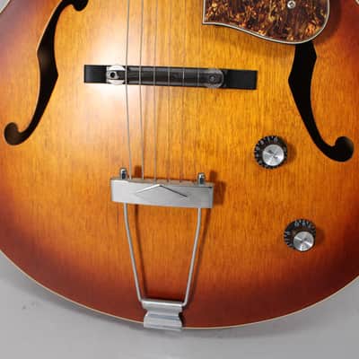 Godin 5th Avenue Kingpin Cognac Burst image 12