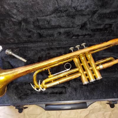 King Cleveland 600 Bb Trumpet, USA, Brass with Case, good and playable condition, but worn finish image 1