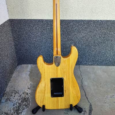 Fender  Stratocaster Series '70s Stratocaster with Maple Fretboard 2000 image 2