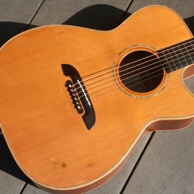 2000 Alvarez Yairi WEIR-1E Bob Weir Signature Model Electric Acoustic Guitar+Original Hard Case and a set of strings image 2